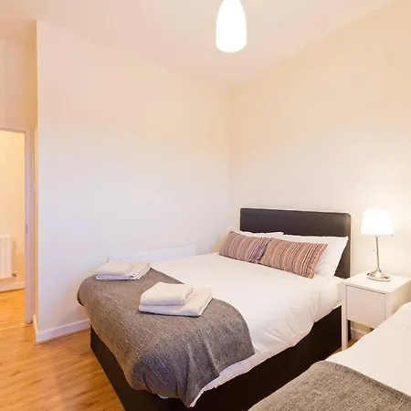 شقة Stunning 3-bed In 1 *