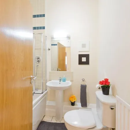Stunning 3-bed In 1 Apartment