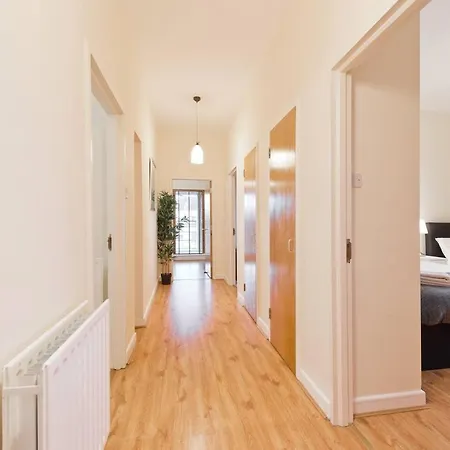 Apartment Stunning 3-bed In 1 *