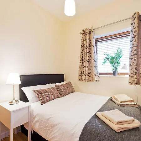 Stunning 3-bed In 1 Apartment